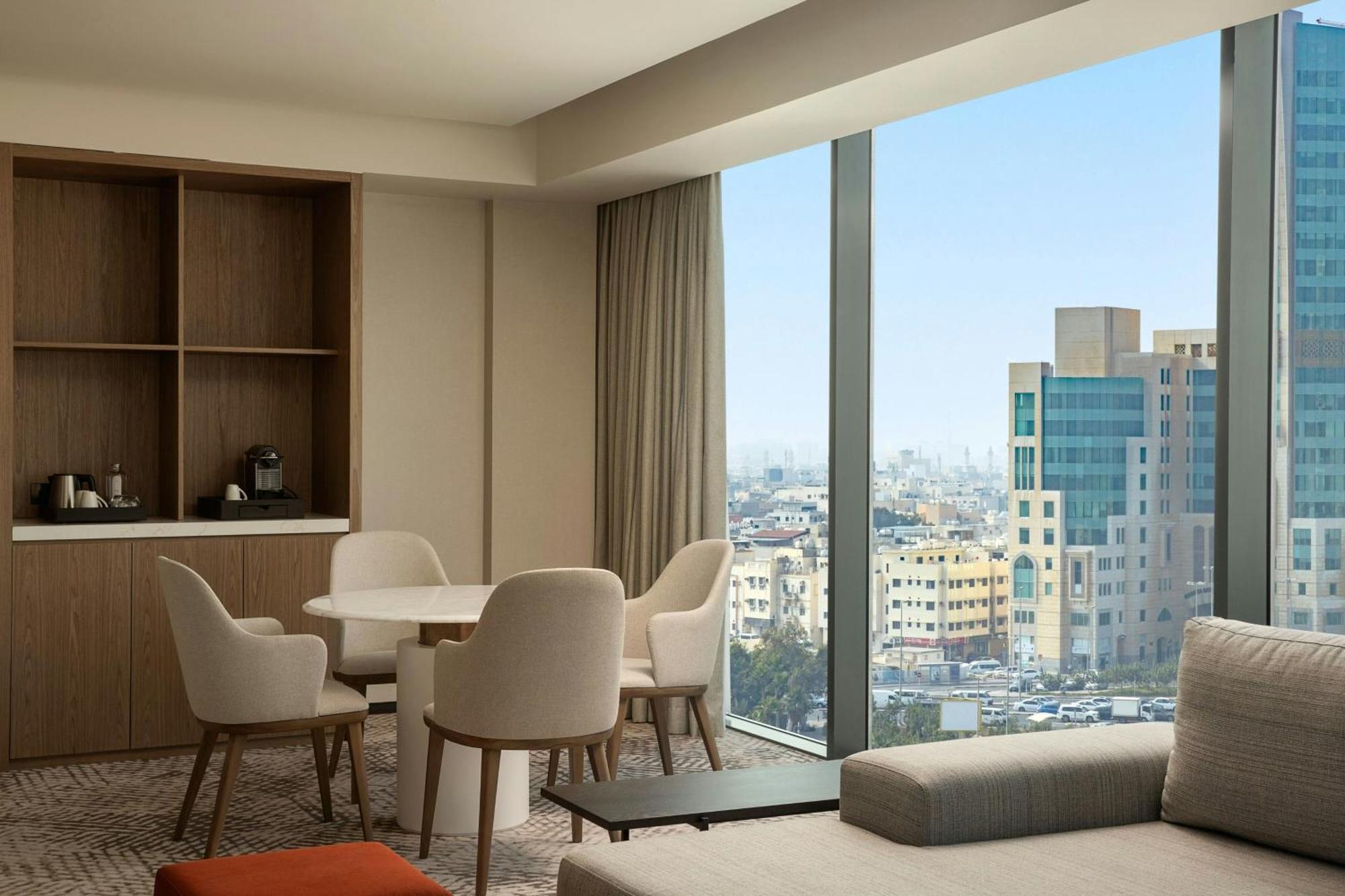 Sheraton Bahrain Hotel Манама Экстерьер фото