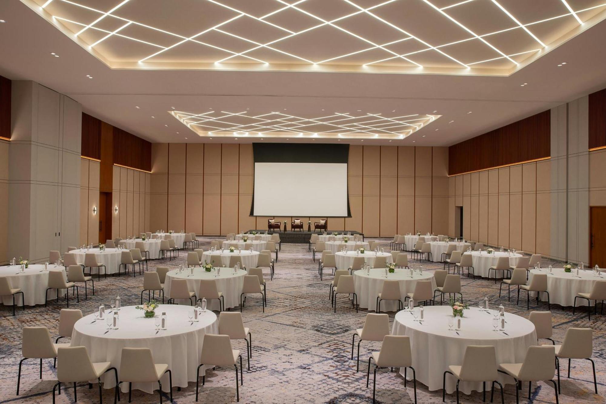 Sheraton Bahrain Hotel Манама Экстерьер фото